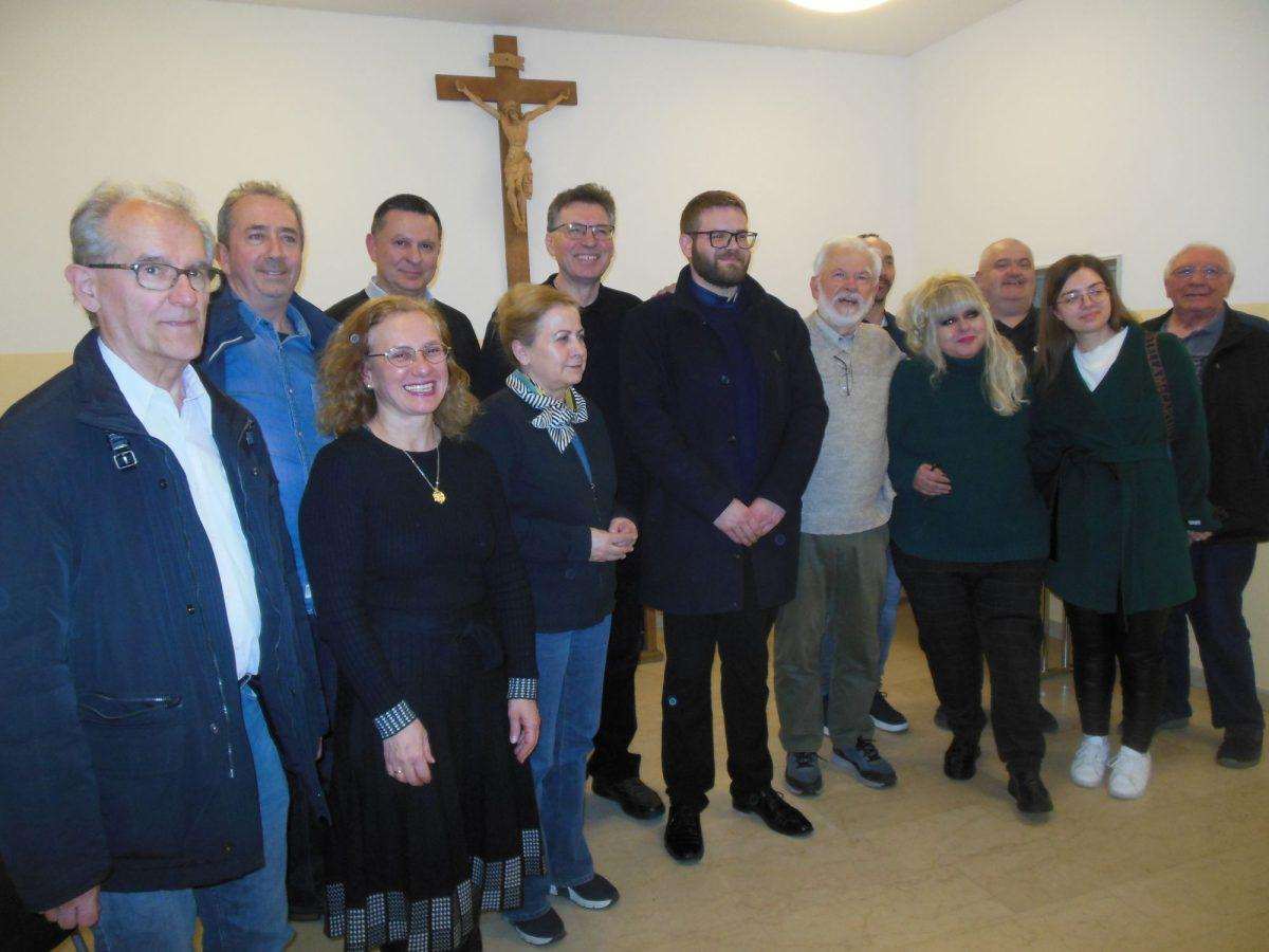 Predavač fra Josip Jurić Šolta sa organizatorima i gostima tribine / Foto: Fenix (J.Ž.)