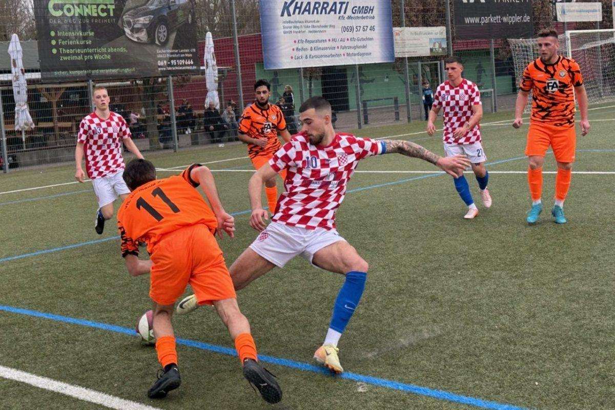 Ante Štrljić u borbi za loptu / Foto: Fenix (SIM)