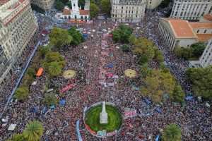 "SJEĆANJE, ISTINA I PRAVDA": Tisuće Argentinaca obilježile 49. godišnjicu vojnog udara u kojem je nestalo oko 30.000 ljudi U Buenos Airesu obilježena 49. godišnjica vojnog udara / Foto: Anadolu