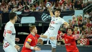U ARENI ZAGREB PALA I ČEŠKA: Hrvatski rukometaši upisali uvjerljivu 35:20 pobjedu i osigurali prvo mjesto i plasman na Euro Davor Gavrić u napadu protiv Češke / Foto: Hina