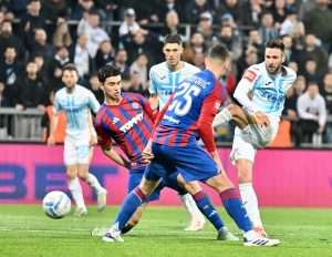 "POTOP" HAJDUKA U "JADRANSKOM DERBIJU": Rijeka s 3:0 savladala Hajduk i preuzela vrh ljestvice Detalj s utakmice Rijeke i Hajduka / Foto: Hina