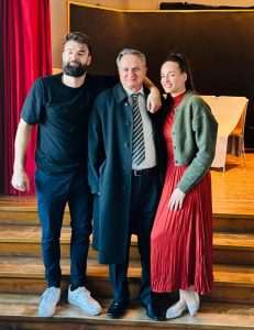 Generalni konzul Vedran Konjevod s glumcima/ Foto: Fenix (Katarina Ivišić)