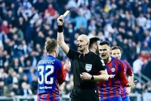 "POTOP" HAJDUKA U "JADRANSKOM DERBIJU": Rijeka s 3:0 savladala Hajduk i preuzela vrh ljestvice Ljutnja igrača Hajduka nakon kartona / Foto: Hina