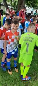 U-10 FC CROATIA MÜNCHEN: "Croatijo volim tvoje boje, ne bi iz te da me Bayern zove" U-10 momčad Croatije München / Foto: Fenix (SIM)
