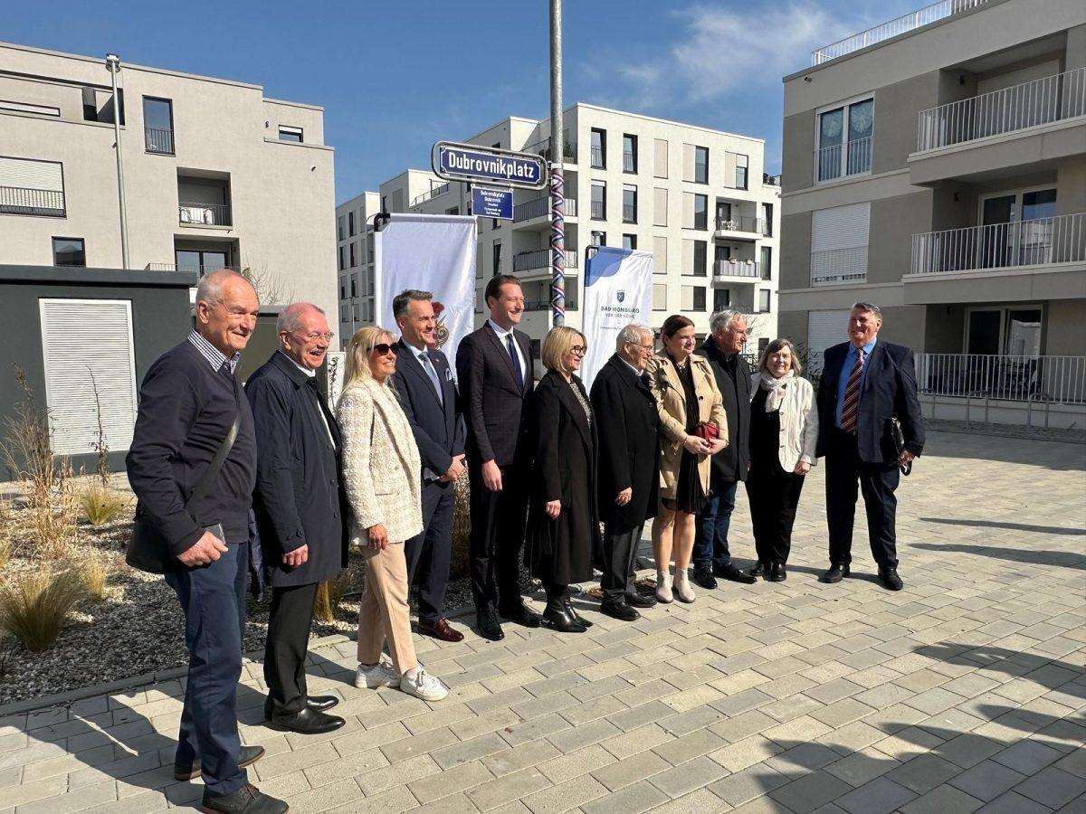 SVEČANO OTVOREN: „DUBROVNIKPLATZ“ U BAD HOMBURGU: Trajno svjedočanstvo prijateljstva dvaju gradova SVEČANO OTVOREN: „DUBROVNIKPLATZ“ U BAD HOMBURGU: Trajno svjedočanstvo prijateljstva dvaju gradova