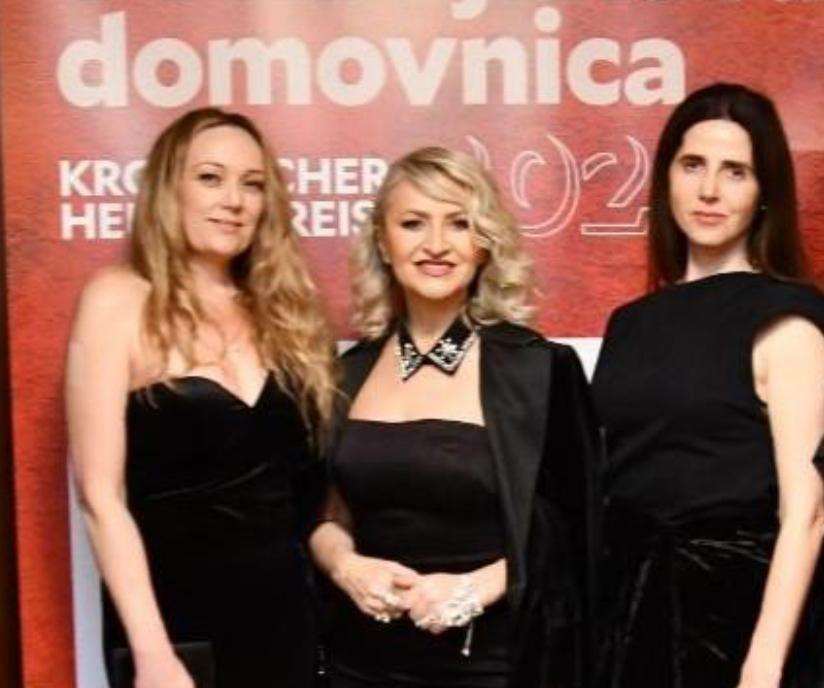 „VEČERNJAKOVA DOMOVNICA“ NEMA GRANICA- Dobitnici poručuju: Gdje god stignemo, pričamo o našoj Hrvatskoj! Marijana Dokoza, Christiana Uikiza i Marina Galić / Foto: Fenix (Željko Cindrić)