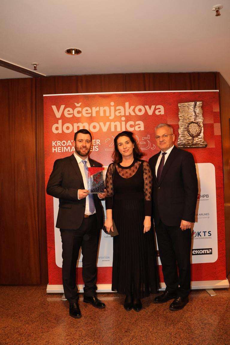 „VEČERNJAKOVA DOMOVNICA“ NEMA GRANICA- Dobitnici poručuju: Gdje god stignemo, pričamo o našoj Hrvatskoj! Večernjakova domovnica 2025. / Foto: Fenix (Jelena Trieb)