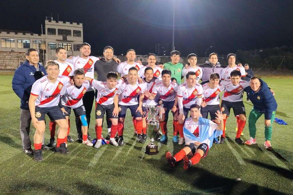 Nogometaši Hrvatskog nogometnog kluba Sokol iz čileanskog grada Punta Arenasa / Foto: Club Deportivo Sokol Croata