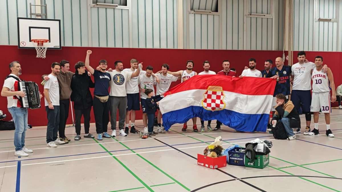 Slavlje igrača CroBasketsa Essen nakon pobjede / Foto: Fenix (SIM)