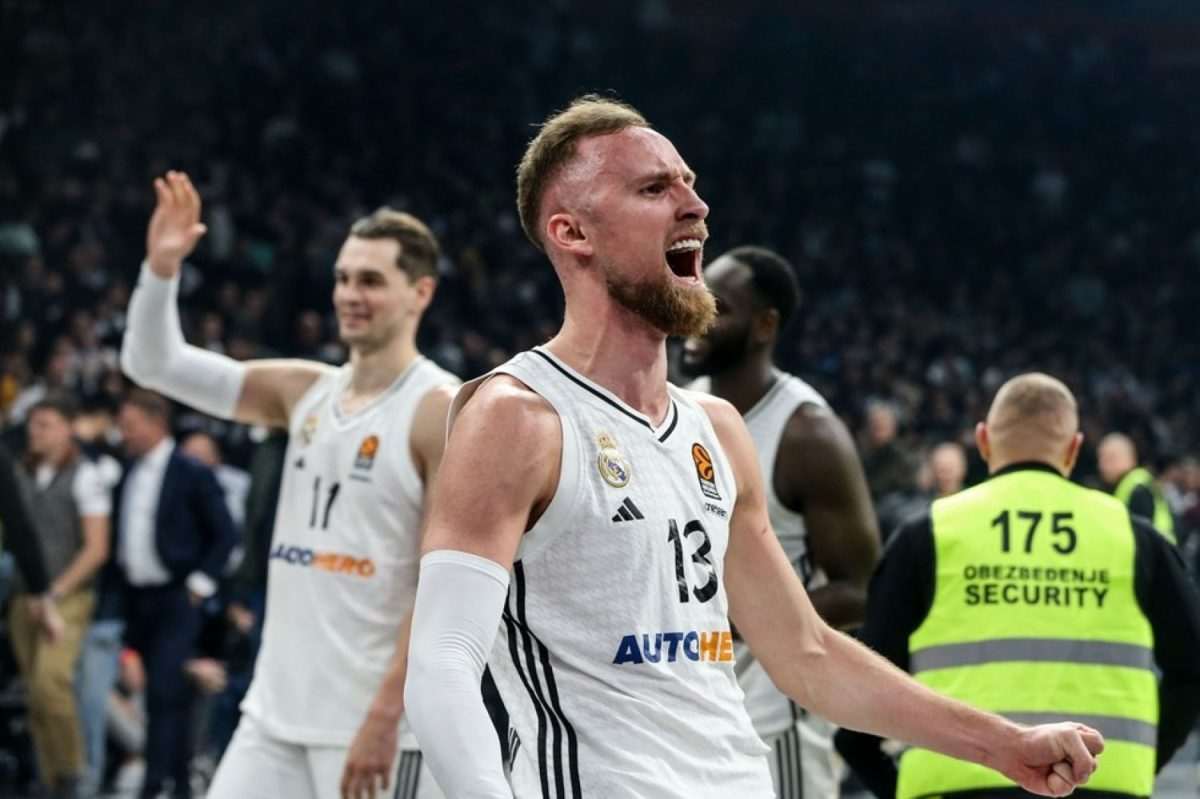 Mario Hezonja (lijevo na slici) ubacio 12 koševa Partizanu u Beogradu / Foto: Anadolu