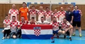 OSLO: Hrvatska televizija u posjetu Hrvatskoj zajednici u Norveškoj Igrači i vodstvo Croatije Oslo sa osvojenom Večernjakovom domovnicom / Foro: Fenix (SIM)
