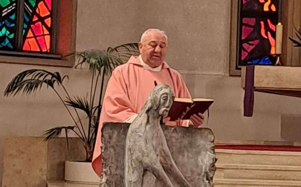 ŠVICARSKA: Vjernici iznenadili fra Vladu Ereša organiziranjem proslave njegovih triju obljetnica Fra Vlado Ereš / Foto: Fenix (Draga Šola)