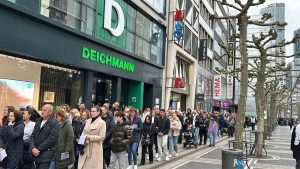 (FOTO) KRIŽNI PUT HRVATSKIH VJERNIKA U FRANKFURTU: Svjedočanstvo vjere i ljubavi na Veliki petak Velika procesija Križnog puta na Veliki petak u Frankfurtu / Foto: Fenix (Mato Župarić)