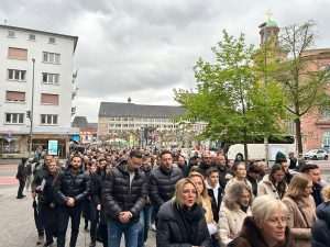 (FOTO) KRIŽNI PUT HRVATSKIH VJERNIKA U FRANKFURTU: Svjedočanstvo vjere i ljubavi na Veliki petak Velika procesija Križnog puta na Veliki petak u Frankfurtu / Foto: Fenix (Mato Župarić)