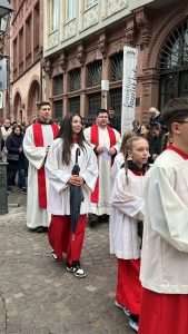 (FOTO) KRIŽNI PUT HRVATSKIH VJERNIKA U FRANKFURTU: Svjedočanstvo vjere i ljubavi na Veliki petak Velika procesija Križnog puta na Veliki petak u Frankfurtu / Foto: Fenix (Mato Župarić)