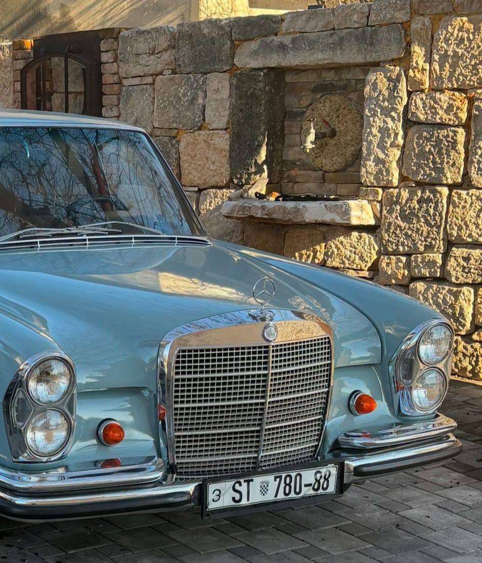 BIT ĆE TO SPEKTAKL: Hercegovci i Hercegovke će se do Marića Gaja dovesti u 11 legendarnih Mercedes oldtimera Mercedes oldtimer / Foto: Fenix (ustupljeno restoran Marić Gaj)