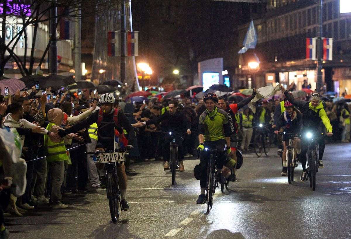 Tisuće ljudi ovacijama dočekale studente iz cijele Srbije uoči prosvjeda / Foto: Hina