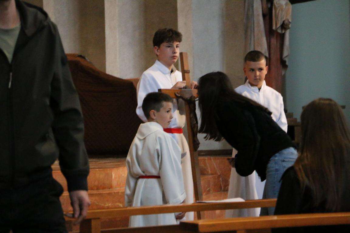 VELIKI PETAK U MAINZU: Mnoštvo vjernika u tradicionalnoj procesiji kroz grad VELIKI PETAK U MAINZU: Mnoštvo vjernika u tradicionalnoj procesiji kroz grad