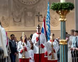 SLAVLJE SAKRAMENTA SV. POTVRDE: U HKŽ München krizmano 215 djevojaka i mladića Krizma u HKŽ München / Foto: Fenix (Željko Nedić)