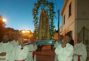 SVEČANO U ZADRU: Proslavljen blagdan Gospe Loretske i 299. obljetnica dolaska Arbanasa u Zadar Procesija sa kipom Gospe Loretske u Arbanasima u Zadru / Foto: Fenix (Sandra Graf)