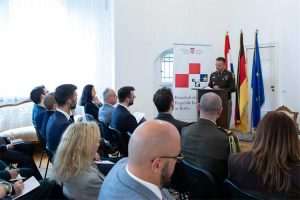 OTVORENE TEME OBRANE, HIBRIDNIH PRIJETNJI, GLOBALNIH KRIZA: Panel-rasprava o jačanju europske obrane u Veleposlanstvu RH u Berlinu Panel-rasprava “Strengthening Europe's Strategic Compass: Dialogue on Defence Policy and Cooperation”/ Foto: Janice Henry, Njemačko-hrvatski forum