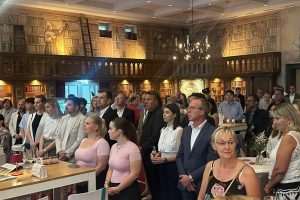 SVEČANO I UPEČATLJIVO: Proslava Dana državnosti RH u prostorima „najveće stalne reklame koju Hrvatska ima u svijetu" SVEČANO I UPEČATLJIVO: Proslava Dana državnosti RH u prostorima „najveće stalne reklame koju Hrvatska ima u svijetu"