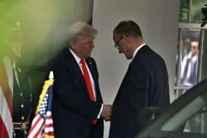 ODJECI KANCELAROVA POSJETA BIJELOJ KUĆI: Merz zadovoljan razgovorom s Trumpom iako je od 40 minuta govorio samo 3 minute i 50 sekundi Američki predsjednik Donald Trump i njemački kencelar Friedrich Merz pred sastanak u Bijeloj kući / Foto: ANadolu