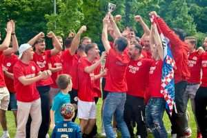 USPJEH HRVATA IZ MÜNCHENA: Druga momčad Croatije München postala prvak B-Klasse Slavlje igrača druge momčadi Croatije München / Foto: Fenix (SIM)