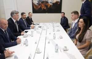 (FOTO) STIPE MIOČIĆ OD DANAS I SLUŽBENO HRVAT: Premijer njemu i obitelji uručio hrvatske domovnice (FOTO) STIPE MIOČIĆ OD DANAS I SLUŽBENO HRVAT: Premijer njemu i obitelji uručio hrvatske domovnice