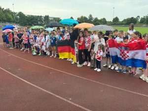 ZAJEDNIŠTVO JAČE OD KIŠE: U Heusenstammu održani 11. sportski susreti hrvatske nastave Hessen 11. sportski susreti hrvatske nastave Hessen / Foto: Hrvatska nastava Hessen