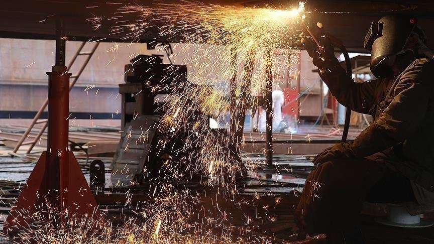 Radnik u tvornici/ Foto: Anadolu