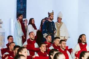 „KRUNIDBA KRALJA TOMISLAVA“: Upriličena praizvedba glazbeno-scenske legende u povodu obilježavanja 1100. obljetnice Hrvatskoga Kraljevstva „KRUNIDBA KRALJA TOMISLAVA“: Upriličena praizvedba glazbeno-scenske legende u povodu obilježavanja 1100. obljetnice Hrvatskoga Kraljevstva