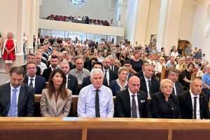 32. OBLJETNICA ZLOČINA NAD HRVATIMA BUGOJNA: Ministar Grlić Radman pozvao institucije BiH da rasvijetli zločine te identificiraju i kazne njihove počinitelje i nalogodavce 32. OBLJETNICA ZLOČINA NAD HRVATIMA BUGOJNA: Ministar Grlić Radman pozvao institucije BiH da rasvijetli zločine te identificiraju i kazne njihove počinitelje i nalogodavce