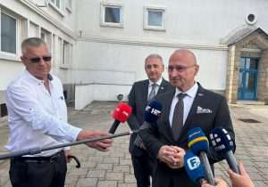 32. OBLJETNICA ZLOČINA NAD HRVATIMA BUGOJNA: Ministar Grlić Radman pozvao institucije BiH da rasvijetli zločine te identificiraju i kazne njihove počinitelje i nalogodavce 32. OBLJETNICA ZLOČINA NAD HRVATIMA BUGOJNA: Ministar Grlić Radman pozvao institucije BiH da rasvijetli zločine te identificiraju i kazne njihove počinitelje i nalogodavce