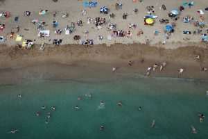 UPRKOS REKORDNIM PRIHODIMA: Grčka se suočava s izazovima prekomjernog turizma UPRKOS REKORDNIM PRIHODIMA: Grčka se suočava s izazovima prekomjernog turizma