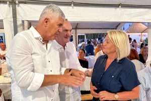 HUMANITARNI SPEKTAKL: Blatničke note dobrote spojile glazbu s potporom potrebitima HUMANITARNI SPEKTAKL: Blatničke note dobrote spojile glazbu s potporom potrebitima