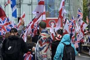 VIŠE OD 110.000 LJUDI NA PROSVJEDU PROTIV MIGRANATA U LONDONU: U sukobu policije i prosvjednika ozlijeđeno 26 policajaca, a zasad uhićeno 25 prosvjednika VIŠE OD 110.000 LJUDI NA PROSVJEDU PROTIV MIGRANATA U LONDONU: U sukobu policije i prosvjednika ozlijeđeno 26 policajaca, a zasad uhićeno 25 prosvjednika