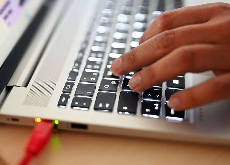 Laptop (ILUSTRACIJA) / Foto: Uli Deck/dpa