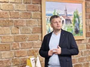 KNJIŽEVNO - FILMSKA VEČER: U Beču predstavljena antologija “Jadranskih sirena zov” i film “Stella Maris Dalmacije” M. Simičić, domaćin promocije