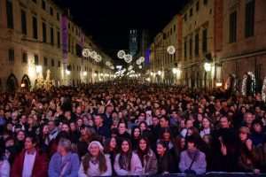 STRADUN BEZ KUĆICA: Otvoren 12. Dubrovački zimski festival STRADUN BEZ KUĆICA: Otvoren 12. Dubrovački zimski festival