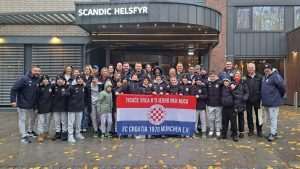 PEHAR ZAVRŠIO U MÜNCHENU: Na U12 turniru hrvatskog zajedništva Croatia Cup - Oslo 2025. nastupili mladi nogometaši iz Norveške, Njemačke i Švedske PEHAR ZAVRŠIO U MÜNCHENU: Na U12 turniru hrvatskog zajedništva Croatia Cup - Oslo 2025. nastupili mladi nogometaši iz Norveške, Njemačke i Švedske