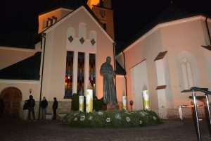NADBISKUP KUTLEŠA PORUČIO IZ KRAŠIĆA: Blaženi Stepinac je u mračnim vremenima nosio svjetlo nade NADBISKUP KUTLEŠA PORUČIO IZ KRAŠIĆA: Blaženi Stepinac je u mračnim vremenima nosio svjetlo nade