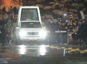 PAPA STIGAO U LIBANON: U znak dobrodošlice, u Bejrutu zvonila crkvena zvona, a čule su se i sirene s brodova PAPA STIGAO U LIBANON: U znak dobrodošlice, u Bejrutu zvonila crkvena zvona, a čule su se i sirene s brodova