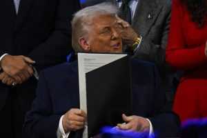 TRUMP: "Velika sila" SAD-a ide prema Iranu, rat u Ukrajini bliži se kraju TRUMP: "Velika sila" SAD-a ide prema Iranu, rat u Ukrajini bliži se kraju