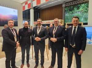 HRVATSKA ZEMLJA PARTNER NA SAJMU ALPE ADRIA U LJUBLJANI: Naša zemlja je omiljena i vodeća inozemna destinacija za Slovence Bruno Bonifačić, Matevž Frangež, Tonči Glavina, Kristjan Staničić, Iztok Bricl / Foto: HTZ