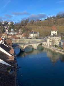 BERN - SVE SAMO NE OBIČAN GRAD: Što je u brojnim podrumima, zašto medvjed iznad grada, Eistein i još puno toga! BERN - SVE SAMO NE OBIČAN GRAD: Što je u brojnim podrumima, zašto medvjed iznad grada, Eistein i još puno toga!