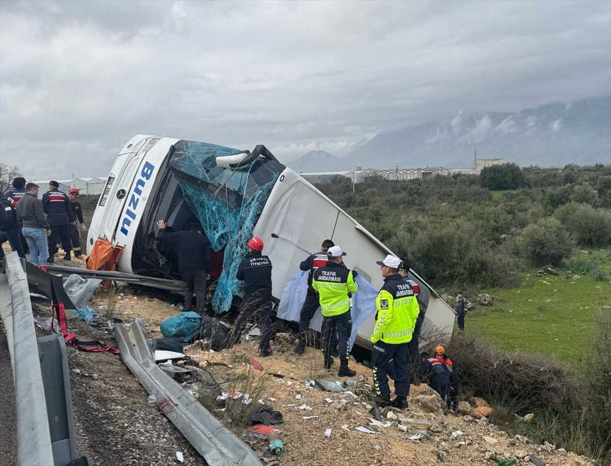 Prevrnuti autobus / Foto: Anadolu