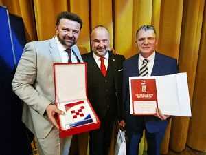 F. Kaurinović, veleposlanik D. Glunčić (sredina) i D. Dodig