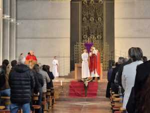 VELIKI PETAK U MAINZU: Hrvati u procesiji kroz grad i dirljiva izvedba Anne-Marije Galić VELIKI PETAK U MAINZU: Hrvati u procesiji kroz grad i dirljiva izvedba Anne-Marije Galić