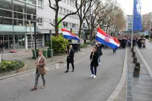 VELIKI PETAK U STUTTGARTU: U procesiji ulicama više od tisuću hrvatskih vjernika VELIKI PETAK U STUTTGARTU: U procesiji ulicama više od tisuću hrvatskih vjernika